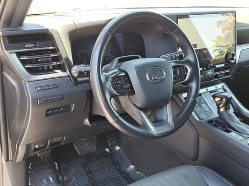 Used 2025 Lexus GX 550 w/ Cold Area Package AWD/4WD image 18