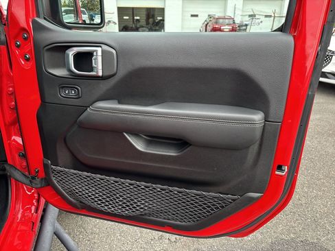 Used 2022 Jeep Wrangler Unlimited Rubicon 4xe w/ Dual Top Group image 15