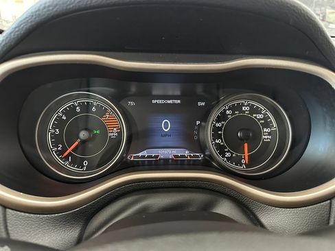 Certified 2018 Jeep Cherokee Limited w/ Trailer Tow Group AWD/4WD image 16