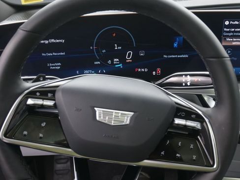 Used 2025 Cadillac Lyriq Luxury AWD/4WD image 9