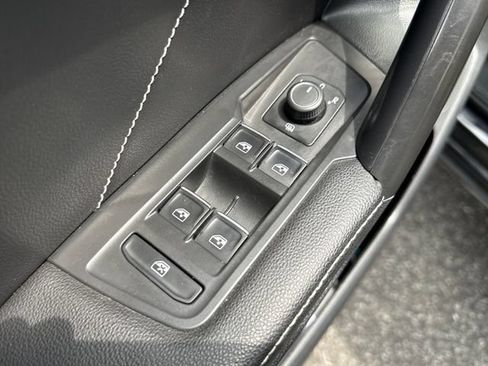 Used 2022 Volkswagen Tiguan SE w/ Panoramic Sunroof Package AWD/4WD image 22