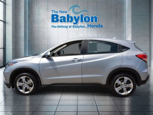 Used 2018 Honda HR-V LX image 2