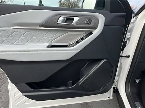 Used 2025 Ford Explorer Platinum w/ Ultimate Package image 20