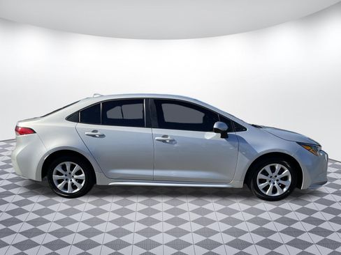 Used 2024 Toyota Corolla LE FWD image 2