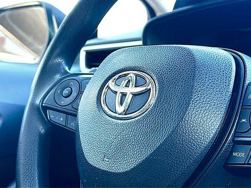 Used 2023 Toyota Corolla LE image 29