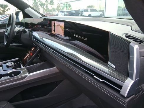 Used 2025 Cadillac Escalade ESV V image 14