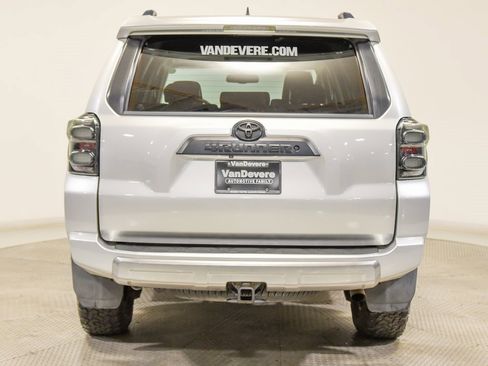 Used 2018 Toyota 4Runner TRD Off-Road Premium image 11