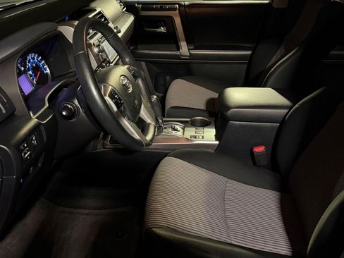Used 2018 Toyota 4Runner SR5 AWD/4WD image 5