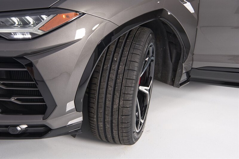 Used 2021 Lamborghini Urus AWD/4WD image 49