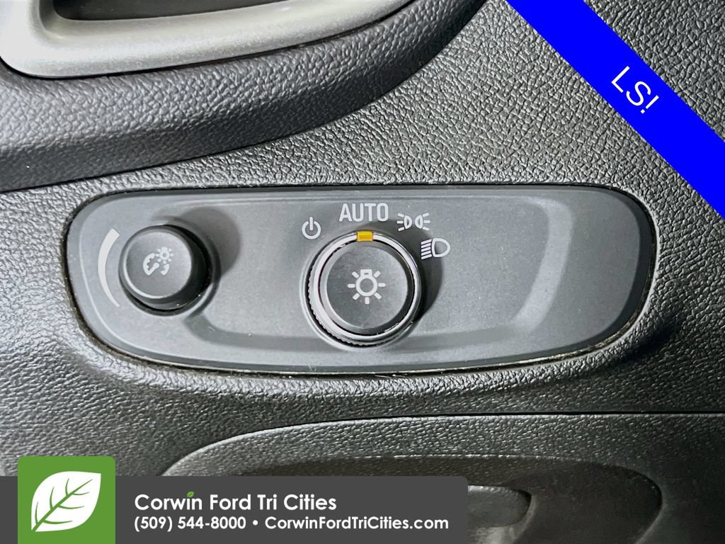 Used 2020 Chevrolet Trax LS w/ Tint and Cruise Package AWD/4WD image 18