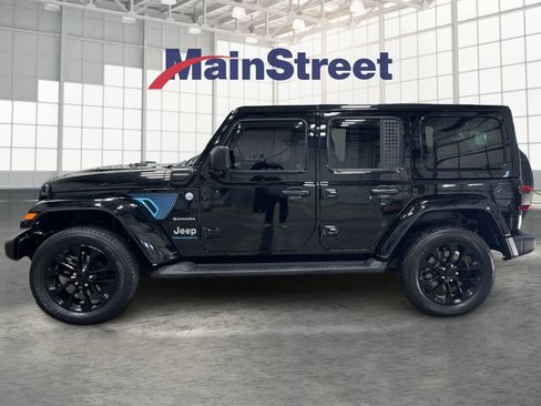 Used 2023 Jeep Wrangler Unlimited Sahara w/ Cold Weather Group AWD/4WD image 2