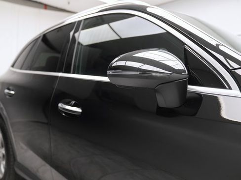 Used 2024 Mercedes-Benz GLC 300 4MATIC image 13