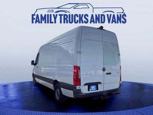 Used 2022 Mercedes-Benz Sprinter 2500 image 3
