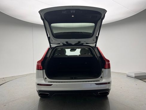 Used 2022 Volvo V60 T5 Cross Country image 5
