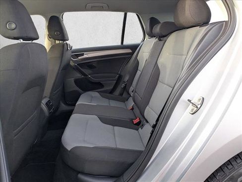 Used 2016 Volkswagen e-Golf SE w/ DC Fast Charging Package image 18