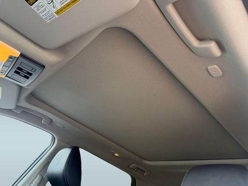 Certified 2025 Nissan Rogue Platinum FWD image 19