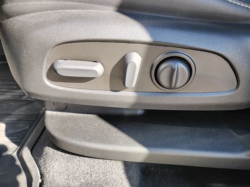 Used 2023 Chevrolet Traverse LT w/ LT Premium Package image 14