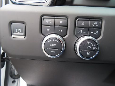 Certified 2025 GMC Sierra 1500 AT4 w/ AT4 Premium Package AWD/4WD image 45