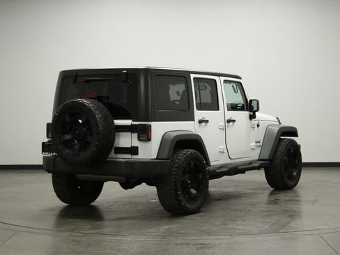 Used 2018 Jeep Wrangler Unlimited Sport S AWD/4WD image 8
