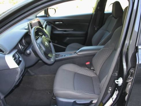 Used 2020 Toyota C-HR LE FWD image 18