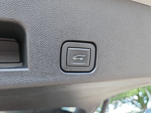 Used 2026 GMC Acadia Elevation w/ Elevation Premium Package AWD/4WD image 30