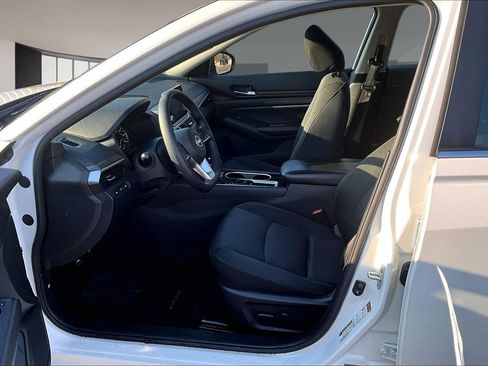 Used 2024 Nissan Altima 2.5 SV image 21