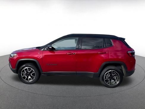 Used 2025 Jeep Compass Trailhawk image 8