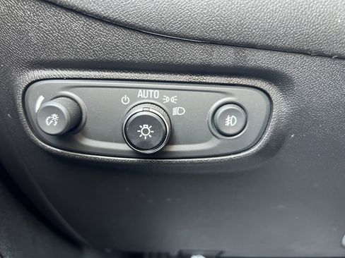 Used 2023 Chevrolet Equinox Premier image 19