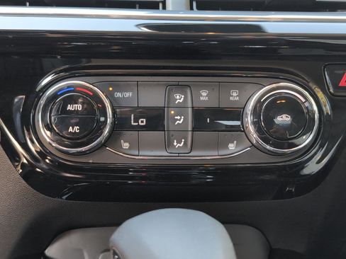 Used 2025 Chevrolet Trax ACTIV image 36