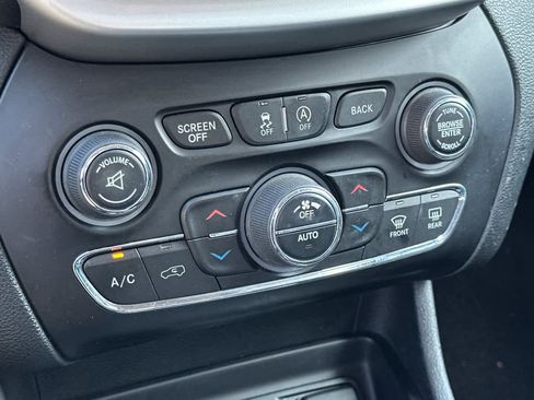 Used 2018 Jeep Cherokee Trailhawk w/ Comfort/Convenience Group image 20