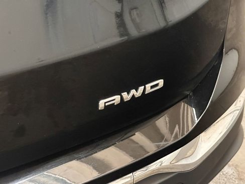 Used 2024 GMC Terrain SLT image 18