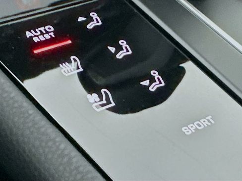 Certified 2026 Porsche Macan AWD/4WD image 23