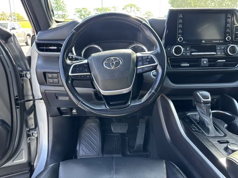 Used 2022 Toyota Highlander XSE AWD/4WD image 13