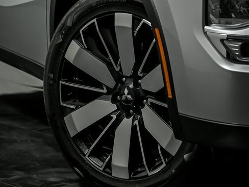 Used 2025 Mitsubishi Outlander AWD image 3