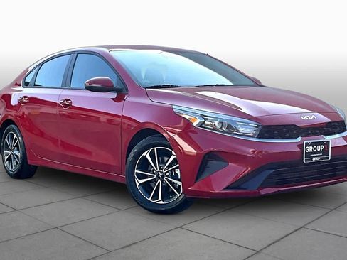 Used 2024 Kia Forte LXS w/ LXS Technology Package FWD image 3