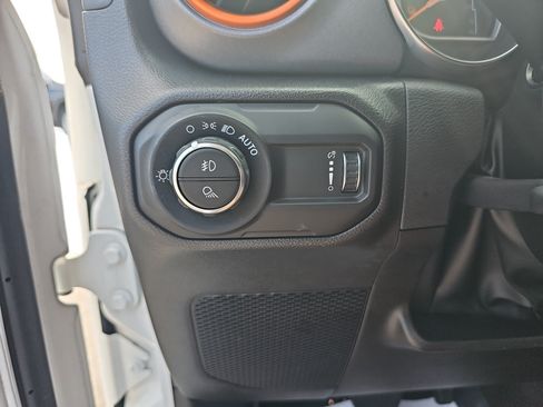 Used 2023 Jeep Gladiator Mojave w/ Cold Weather Group AWD/4WD image 32