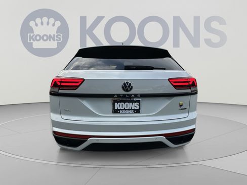 Used 2023 Volkswagen Atlas Cross Sport SEL R-Line AWD/4WD image 10
