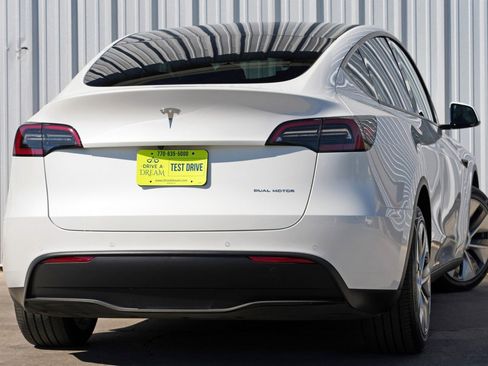 Used 2021 Tesla Model Y Long Range image 5