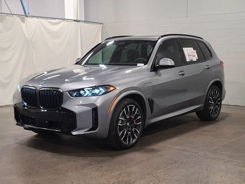 Used 2026 BMW X5 xDrive50e w/ M Sport Package AWD/4WD image 3
