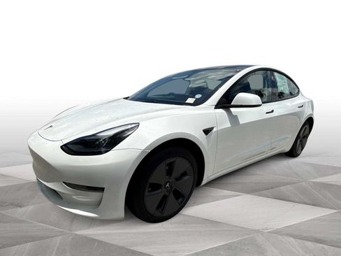 Used 2023 Tesla Model 3 Standard Range RWD image 4