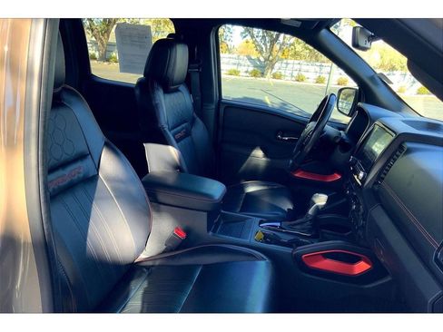 Used 2023 Nissan Frontier PRO-4X w/ Pro-4X Premium Package image 8