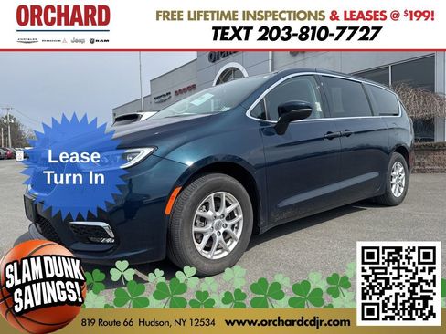 Used 2023 Chrysler Pacifica Touring-L image 6