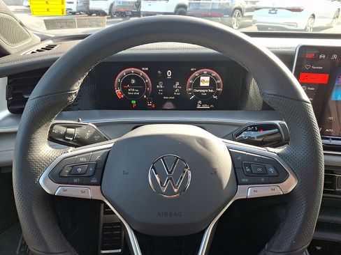 New 2026 Volkswagen Tiguan SE R-Line image 10