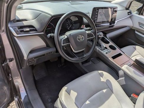 Used 2022 Toyota Sienna XLE AWD/4WD image 14