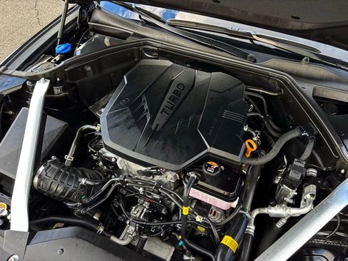 Used 2025 Genesis G70 2.5T image 27