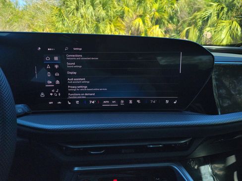 New 2025 Audi SQ5 Prestige image 25