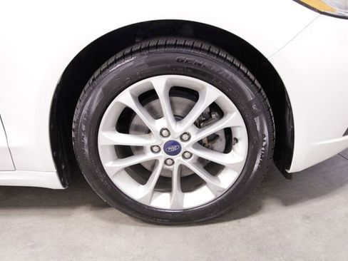 Used 2020 Ford Fusion SE image 12