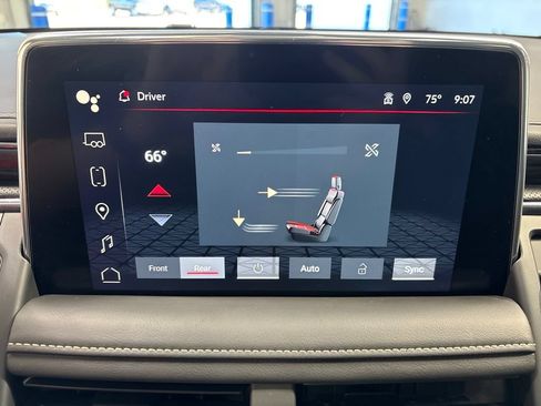 Used 2022 GMC Yukon XL SLT w/ SLT Premium Package AWD/4WD image 23