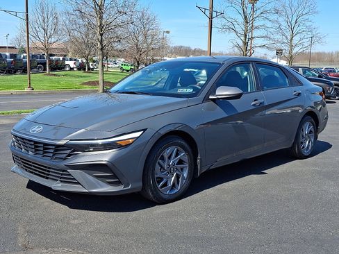 Used 2024 Hyundai Elantra SEL image 3