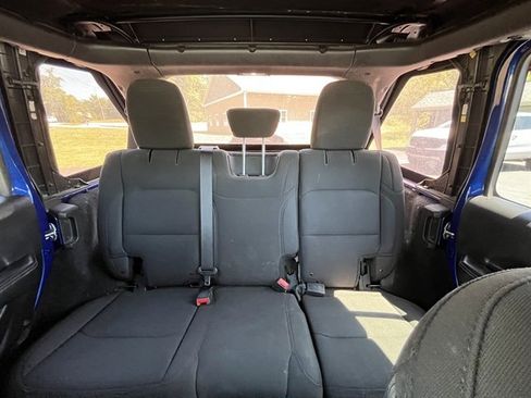 Used 2018 Jeep Wrangler Unlimited Sahara w/ Cold Weather Group AWD/4WD image 30